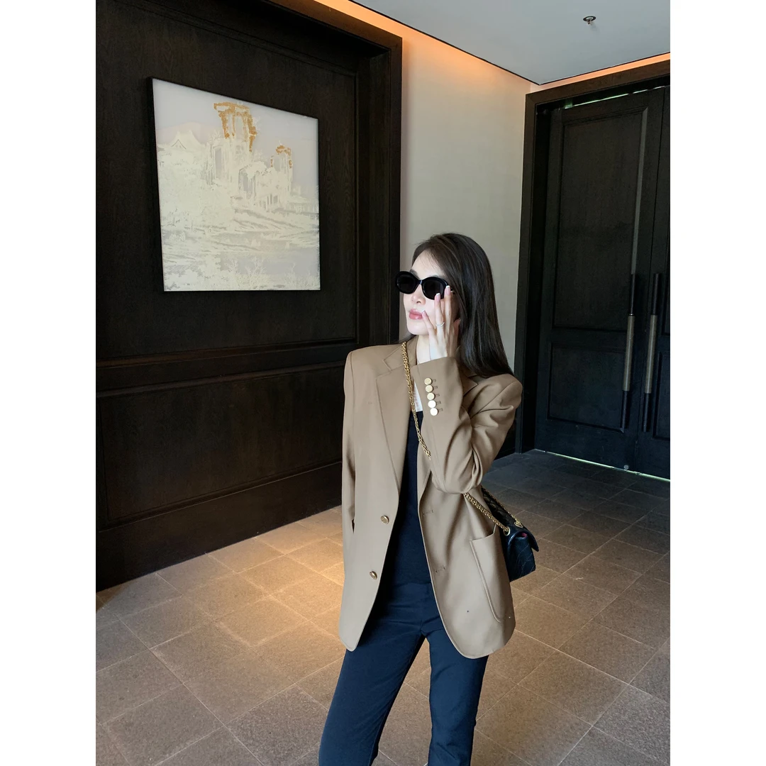 BIG WHITE REMADE“帕蒂斯琥珀”气质感高定卡其绵羊毛西装VL39261