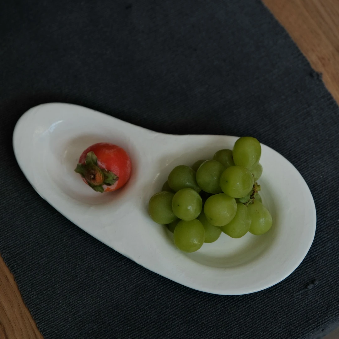 豌豆手捏碟子 （高3.5cm，长28cm）