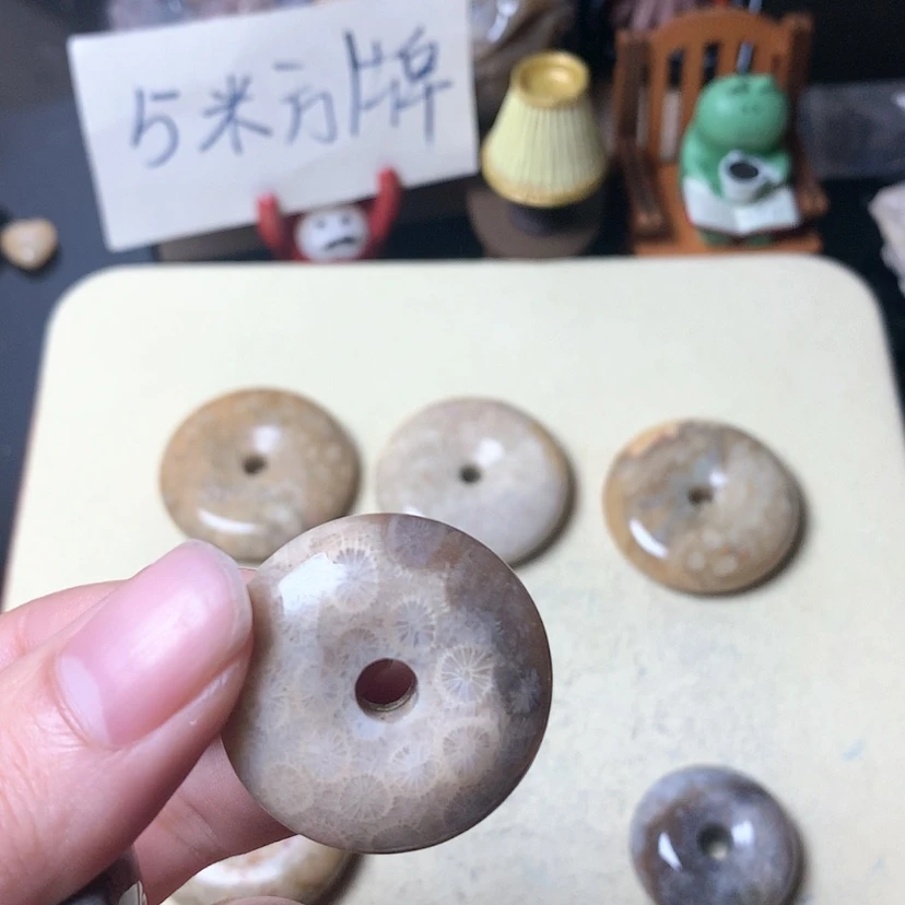 【闪购商品】硅化珊瑚（珊瑚玉）颈饰未镶嵌一**笑