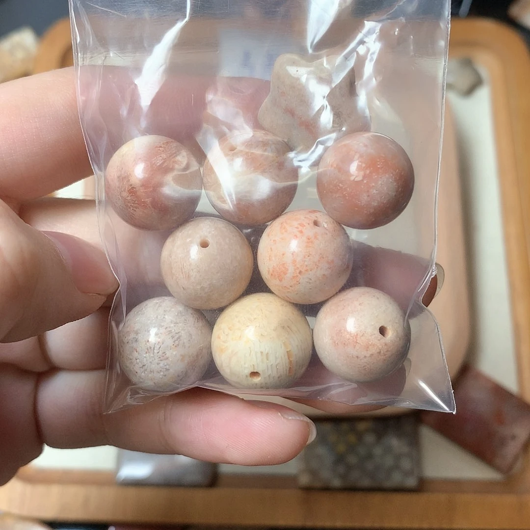 硅化珊瑚(珊瑚玉)颈饰未镶嵌肉****员
