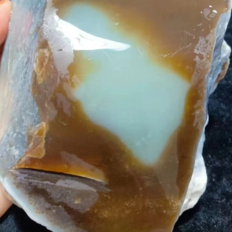 新疆糖料高青白玉质奇石