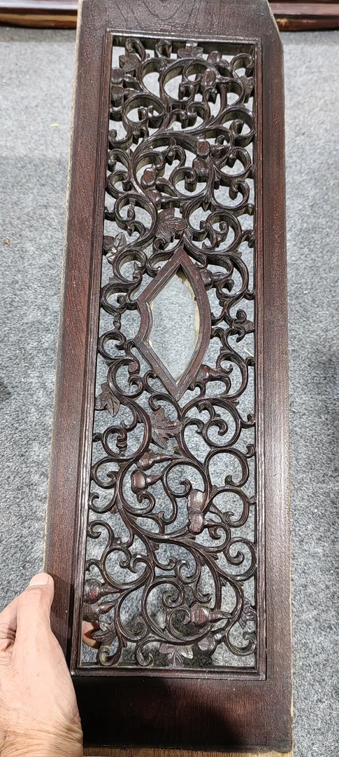 榉木透雕花板，长64宽18.5公分。