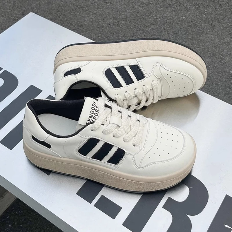 春秋拼色板鞋女圆头面包鞋软底百搭复古运动休闲厚底德训小白鞋潮