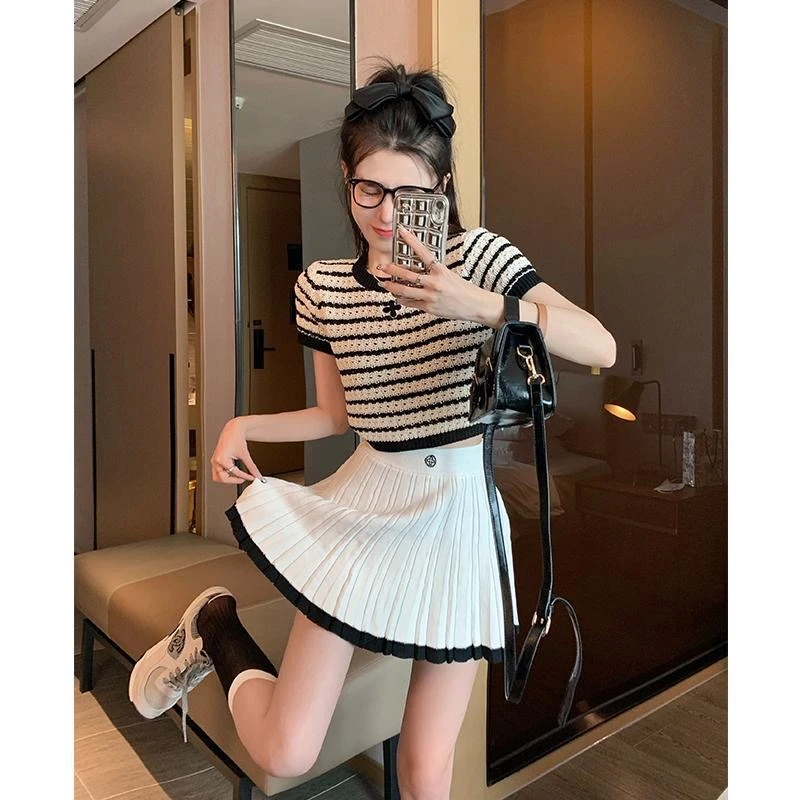 621-630夏季女装短袖显瘦气质短款小众修身设计感针织棉上衣T恤