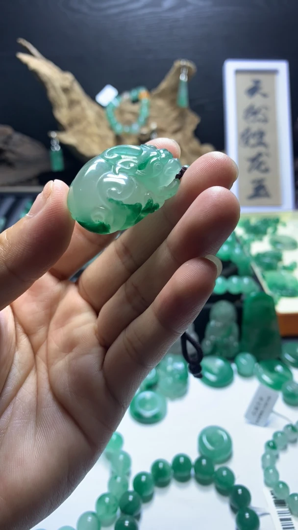 独龙玉冰胶感足大貔貅