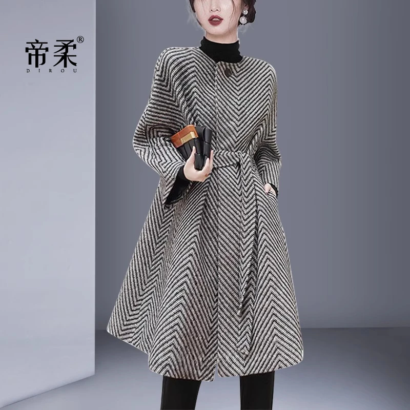 赫本风高级感羊毛呢外套2025秋冬新款气质条纹中长款大衣小众圆领