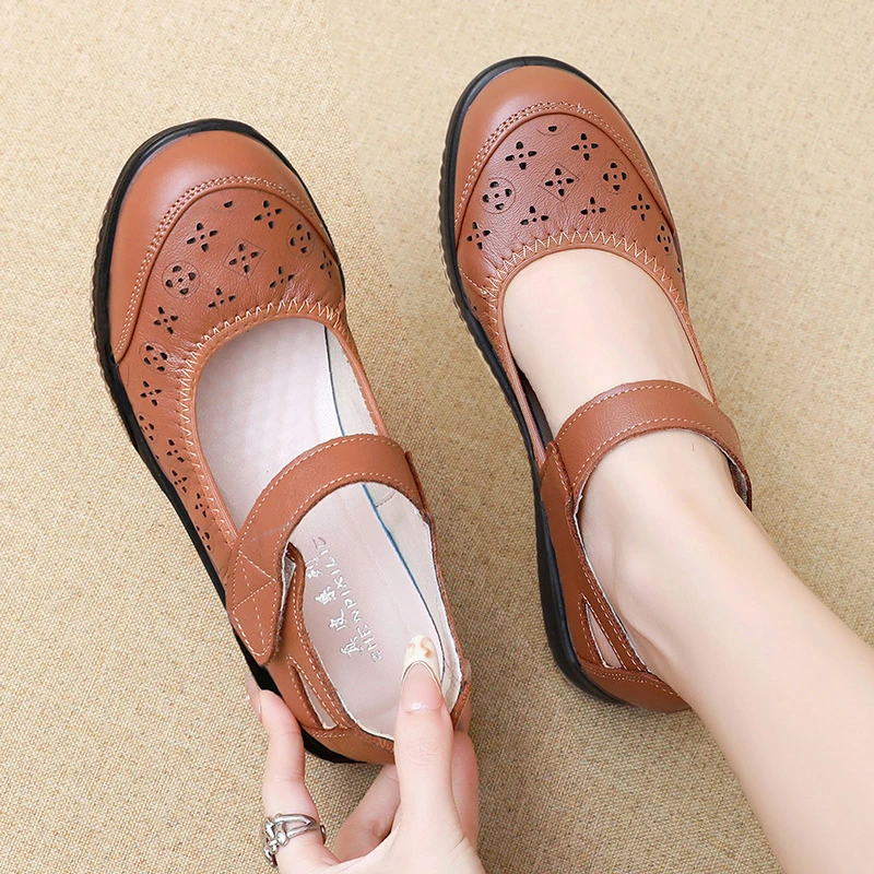 夏季真皮镂空妈妈鞋透气软底防滑休闲中老年女士鞋子坡跟洞洞鞋