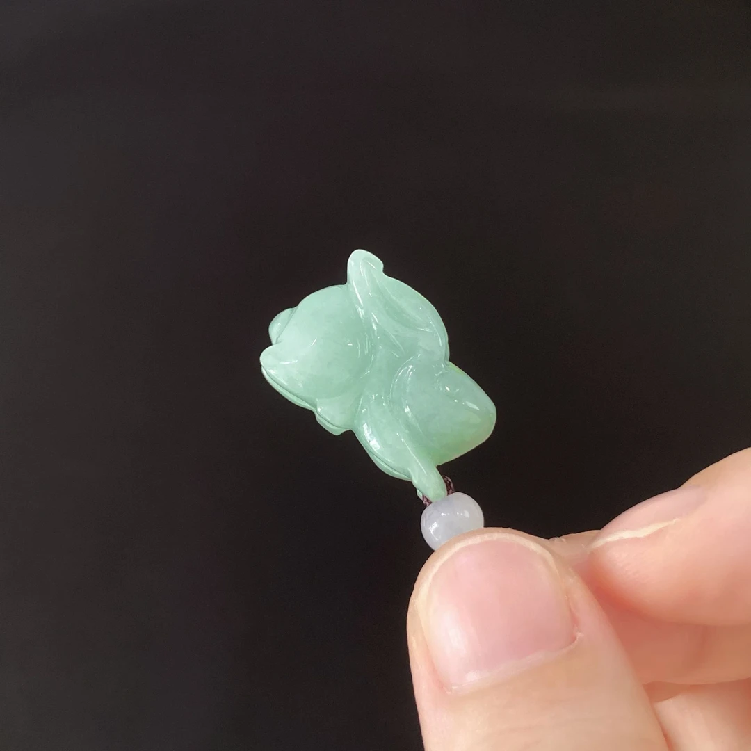 翡翠十二生肖小吊坠淡绿玉兔男女款挂件项链