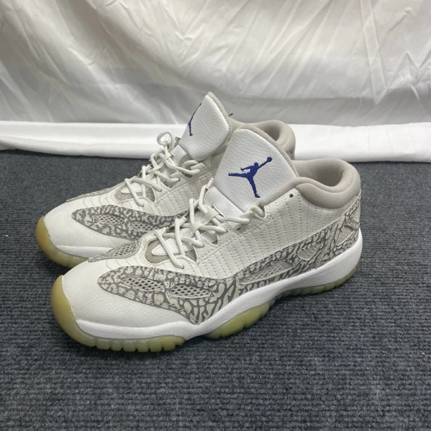 【球鞋】aj11白爆裂/40码/鞋底小氧化