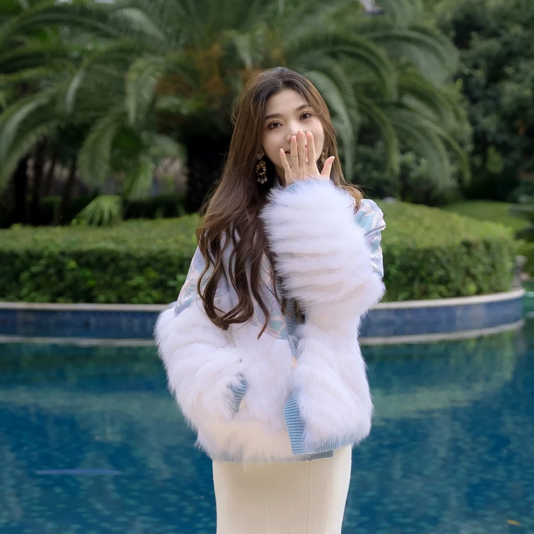 千屿Sheila冬季热力感穿搭小狐狸皮草羽绒服234-YRF/1010-5701002