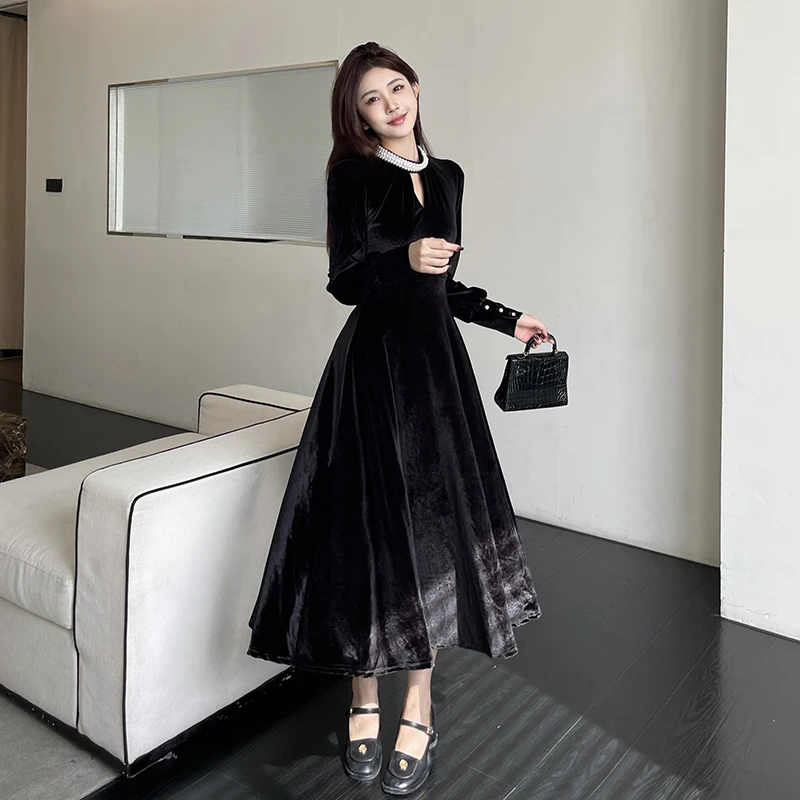 法式复古名媛珍珠领黑色丝绒连衣裙秋家千金高级感气质显瘦礼服裙