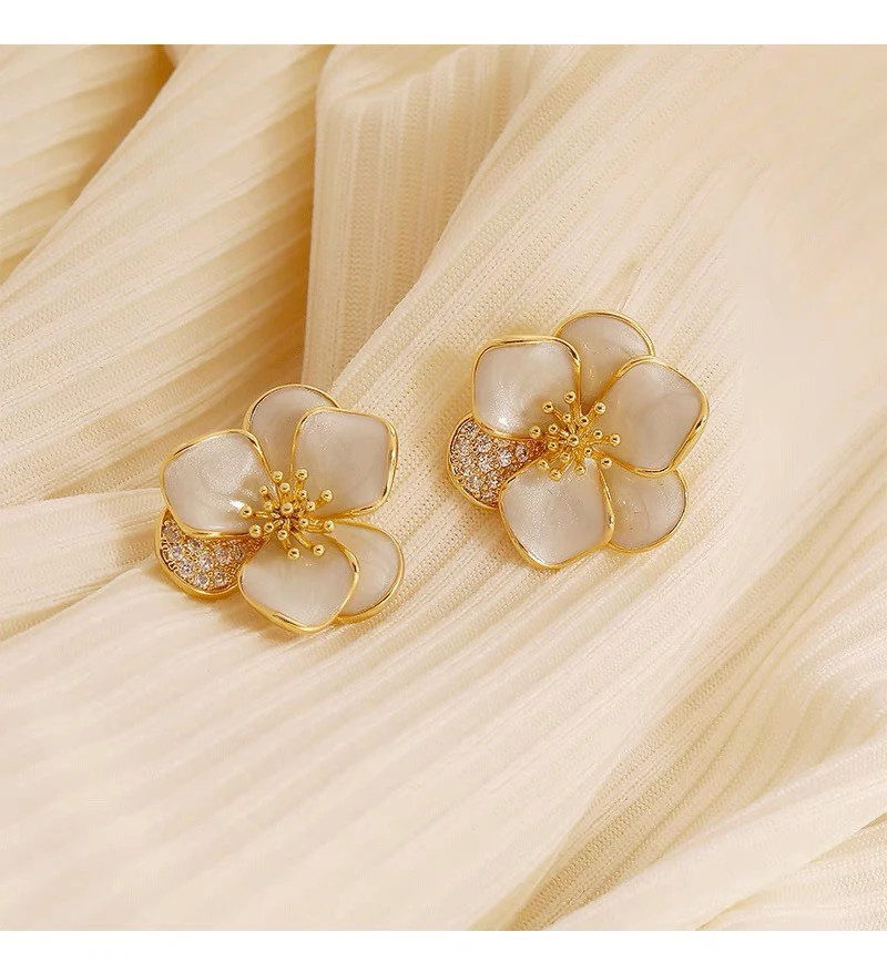 铜合金珐琅耳饰 法式山茶花花朵耳钉新款小众设计感耳环轻奢百搭