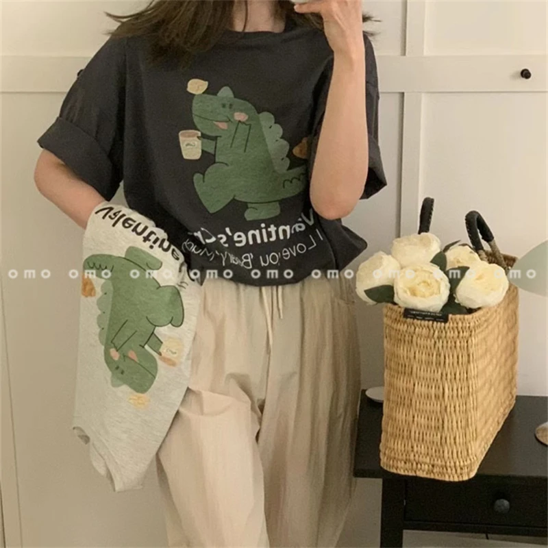 omo小众 2025秋新款女卡通小恐龙宽松减龄圆领短袖T恤230613