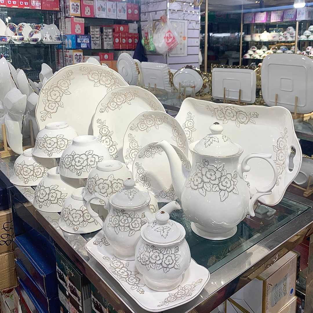 新疆民族风玫瑰花系列高档浮雕打金家用陶瓷碗盘结婚餐具民族餐具