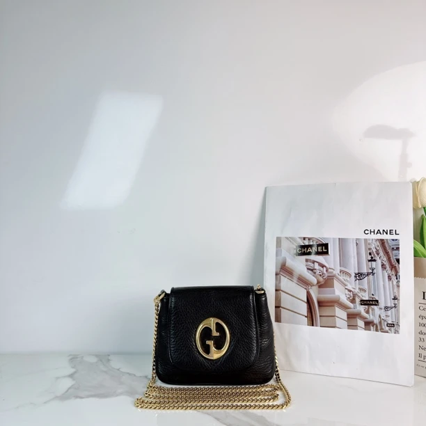 95新 GUCCI/古驰 时尚黑金小号链条斜挎包包