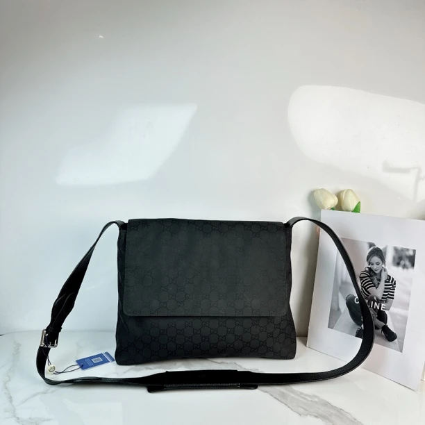 95新 GUCCI/古驰 时尚黑色帆布斜挎男士包包