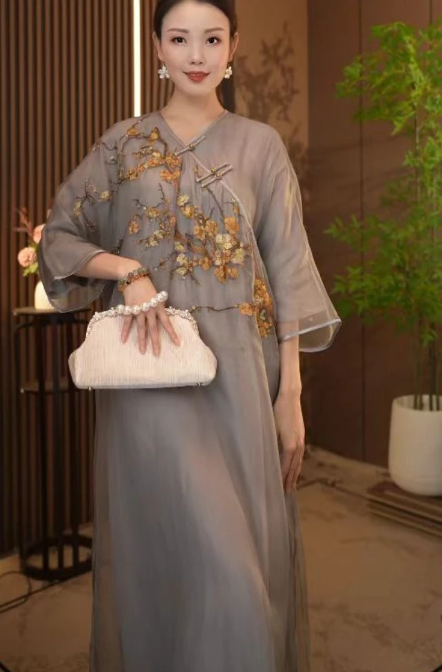 金枝梅/重工刺绣新中式改良款女装中长款连衣裙2024B8178-洪掌柜