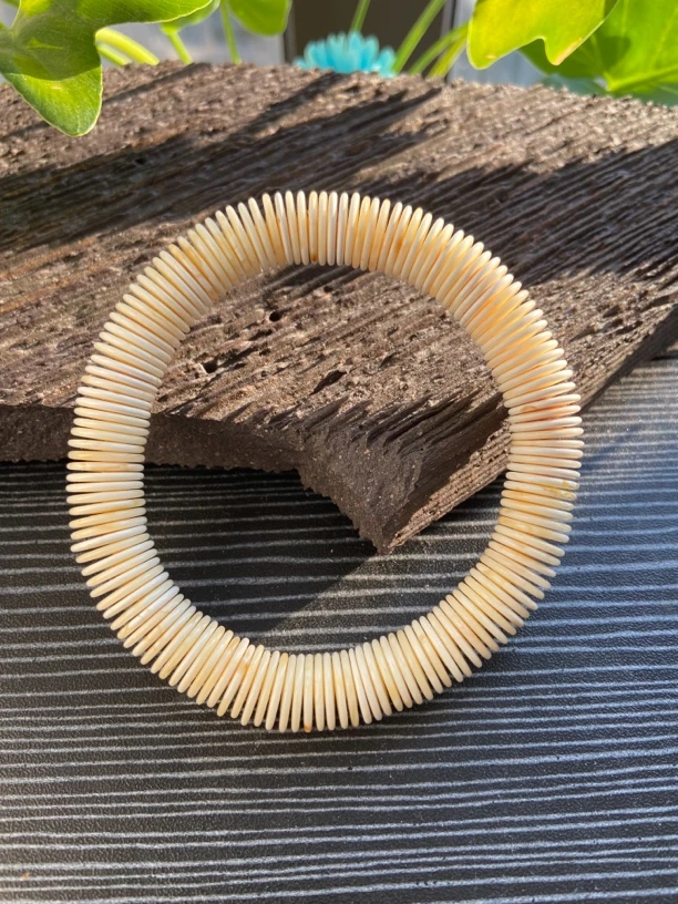 天然俄罗斯瓷白高钙片手串 精致魅力