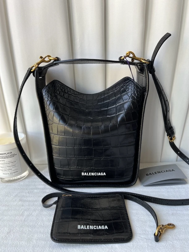 99新 Balenciaga/巴黎世家 黑色鳄压纹水桶包手提包单肩斜挎包
