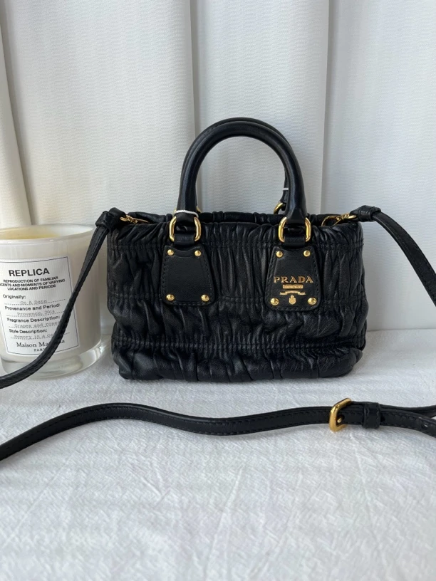 99新 Prada/普拉达 黑色迷你褶皱羊皮手提单肩斜挎包
