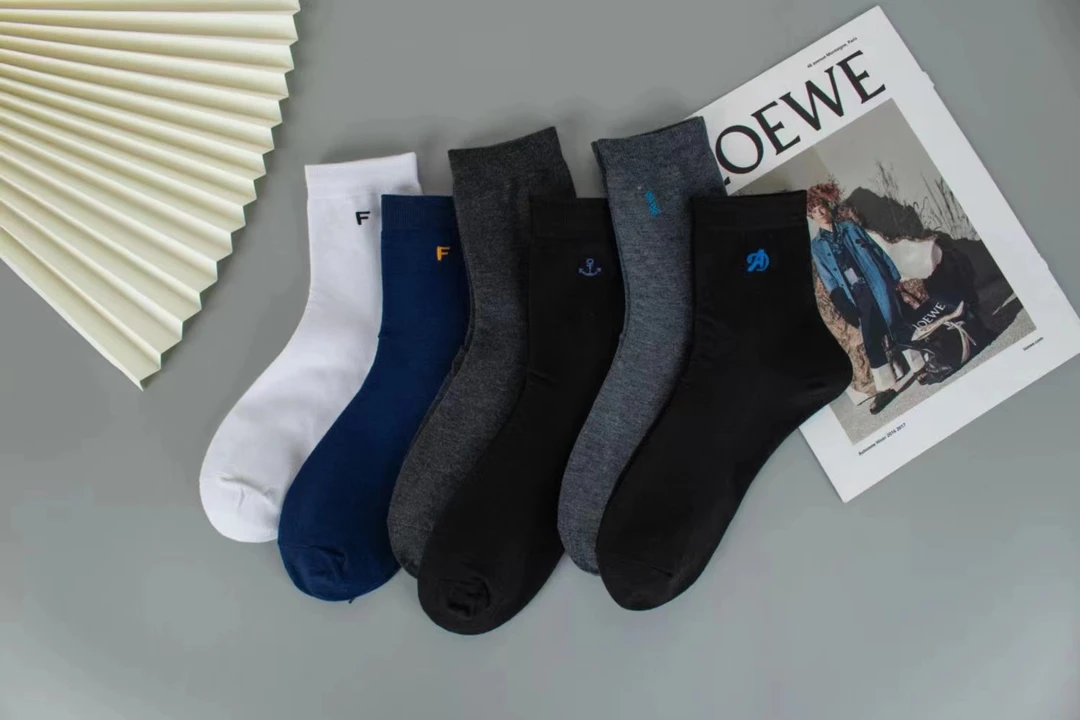 【福利专享】 商务休闲男女加厚百搭吸汗秋冬潮流中筒袜