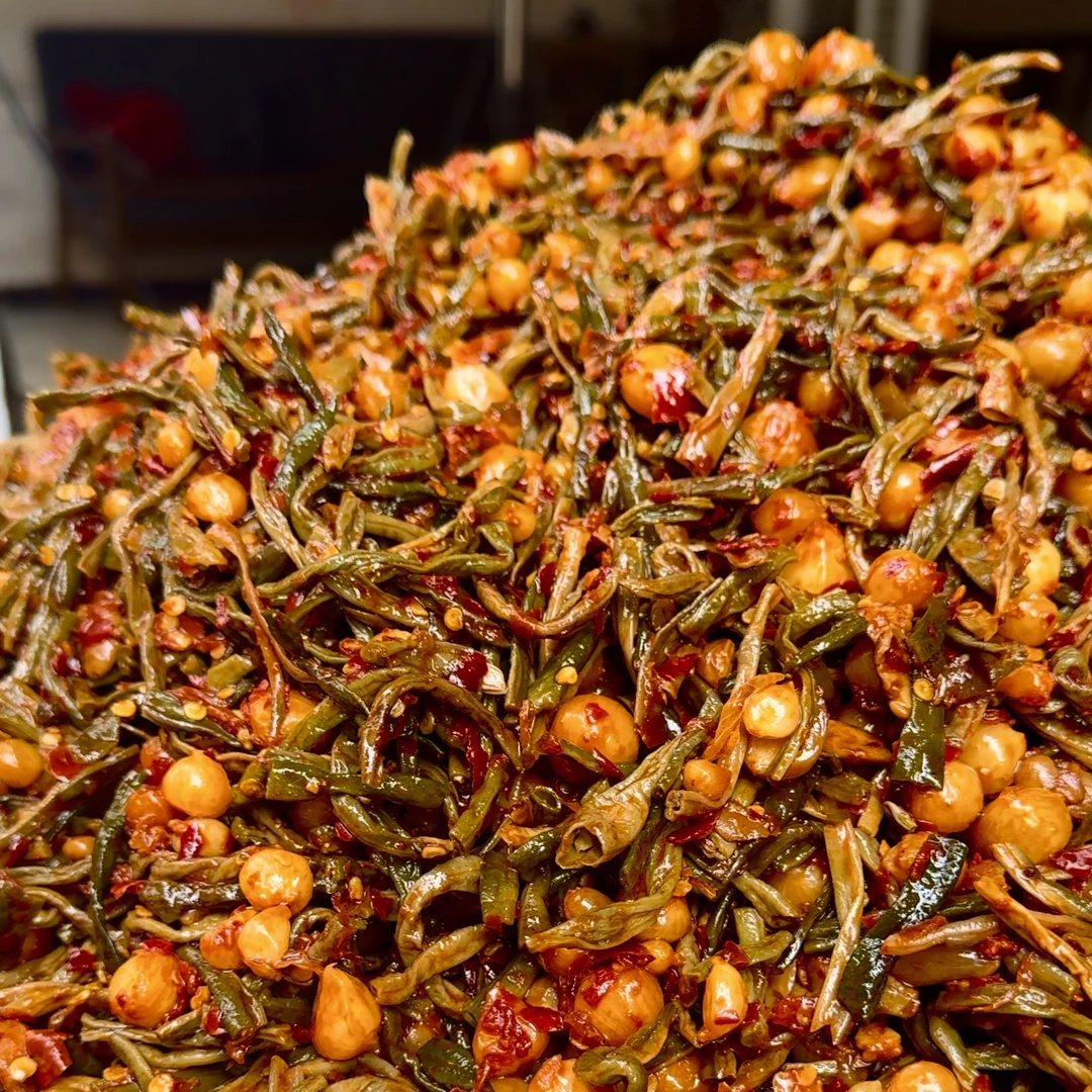 正宗四川农村传统腌制渣团葱豇豆胡豆瓣下饭菜开胃小菜