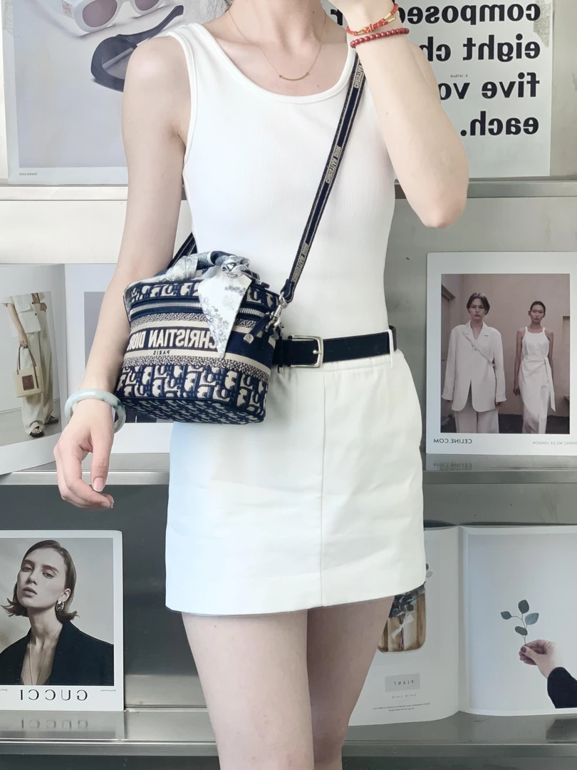 99新 DIOR/迪奥 dior化妆包手拎包/甄选