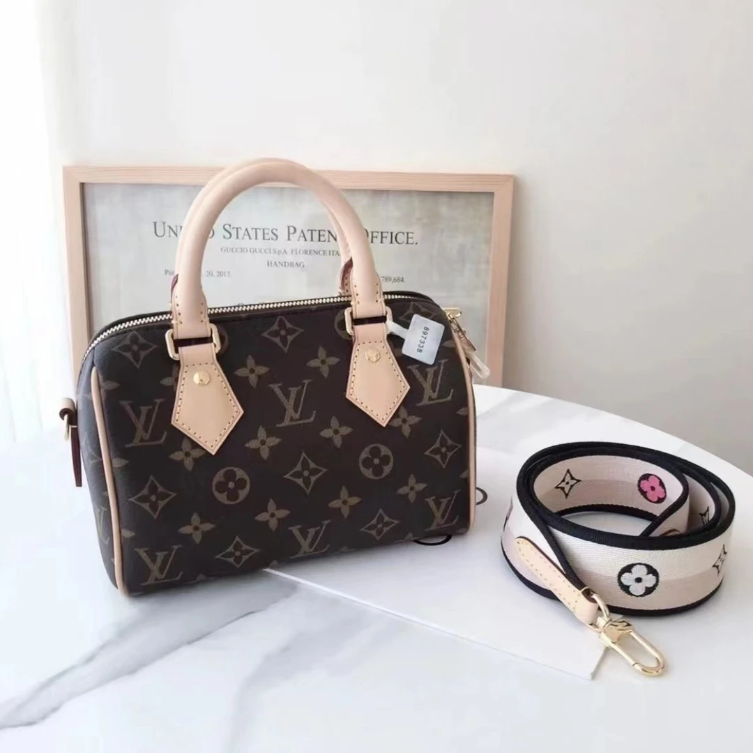 全新未使用 LouisVuitton/路易威登 speedy 20黑肩带/无公价/甄选