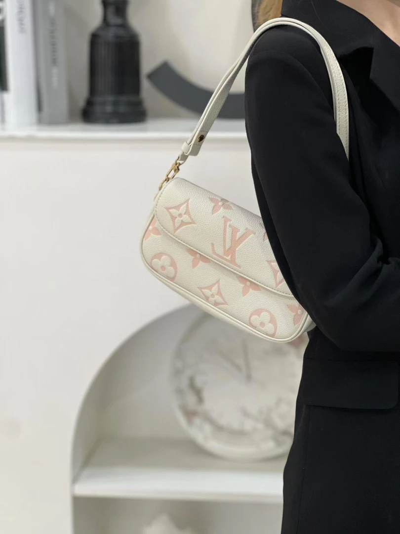 99新 LouisVuitton/路易威登 ivy 草莓牛奶/无公价/优品