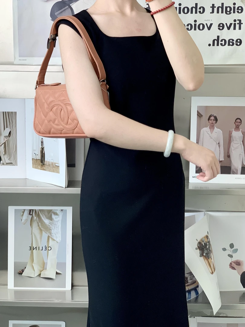 99新 Chanel/香奈儿 香奈儿大logo橘粉色腋下单肩包/无公价/甄选