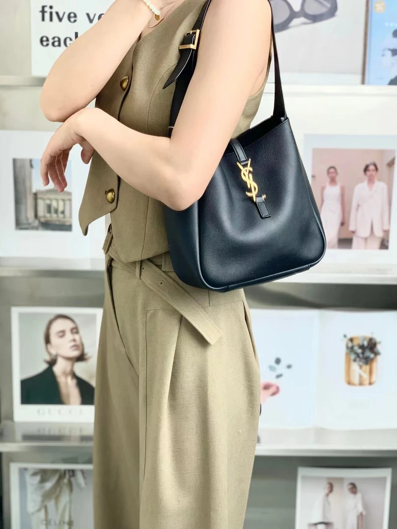 全新未使用 YSL/圣罗兰 ysl hobo水桶黑金单肩包/无公价/甄选