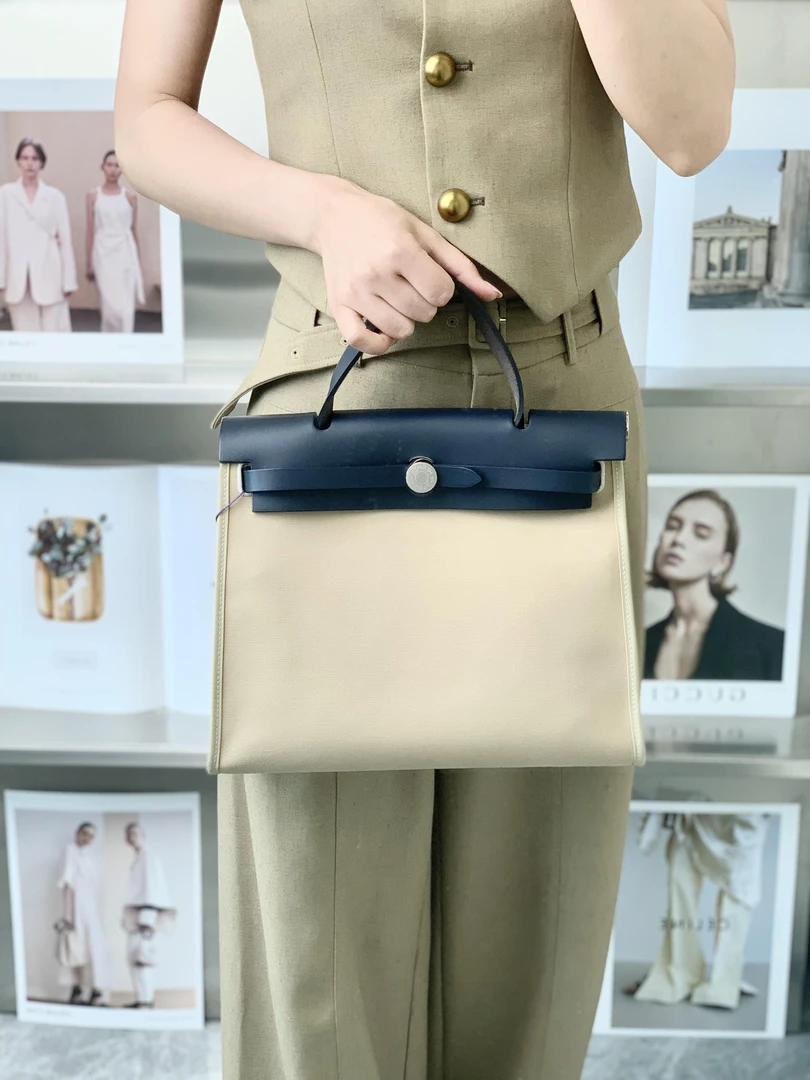 99新 Hermes/爱马仕 爱马仕herbag31卡其色包/无公价/甄选