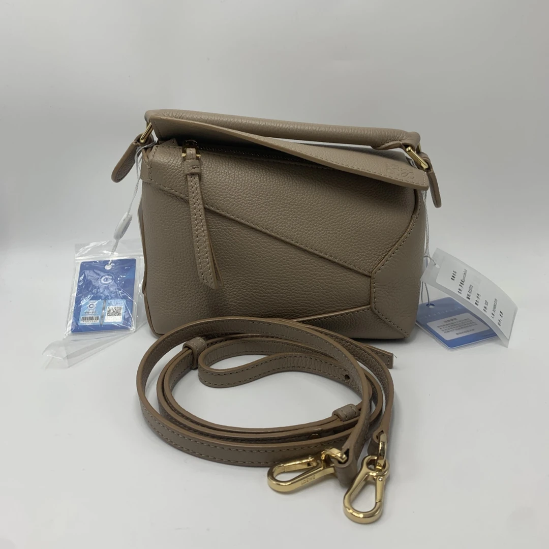 99新 LOEWE/罗意威 puzzle新款mini 沙色斜挎包/无公价/甄选