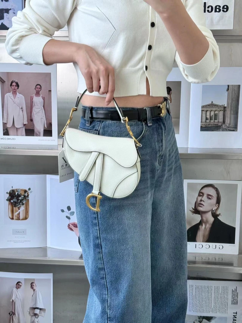 95新 DIOR/迪奥 98新/dior迪奥白色马鞍小号单肩包/无公价/甄选