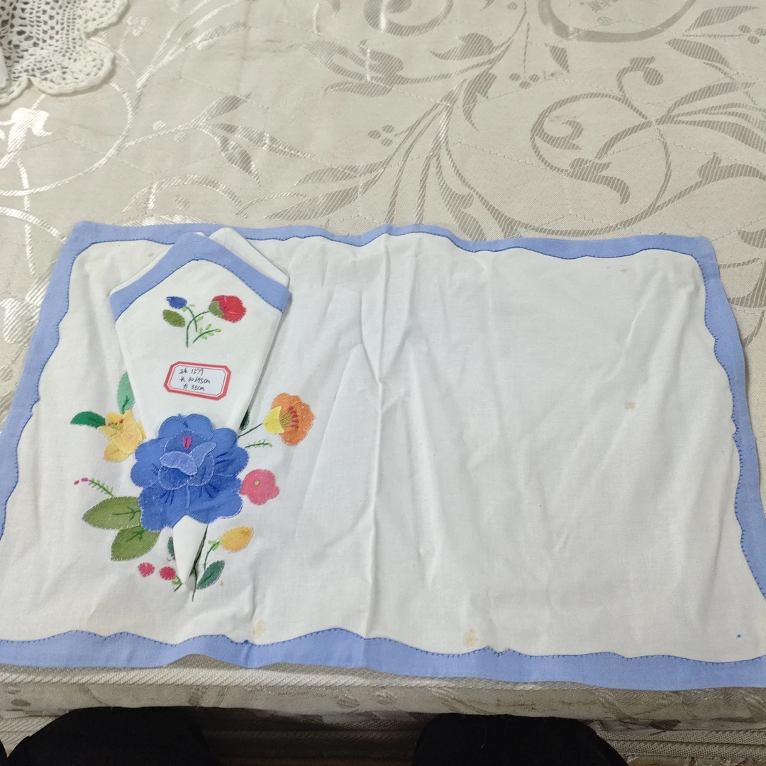 孤1735蓝色贴布花餐垫一套（长30*45cm方35cm）