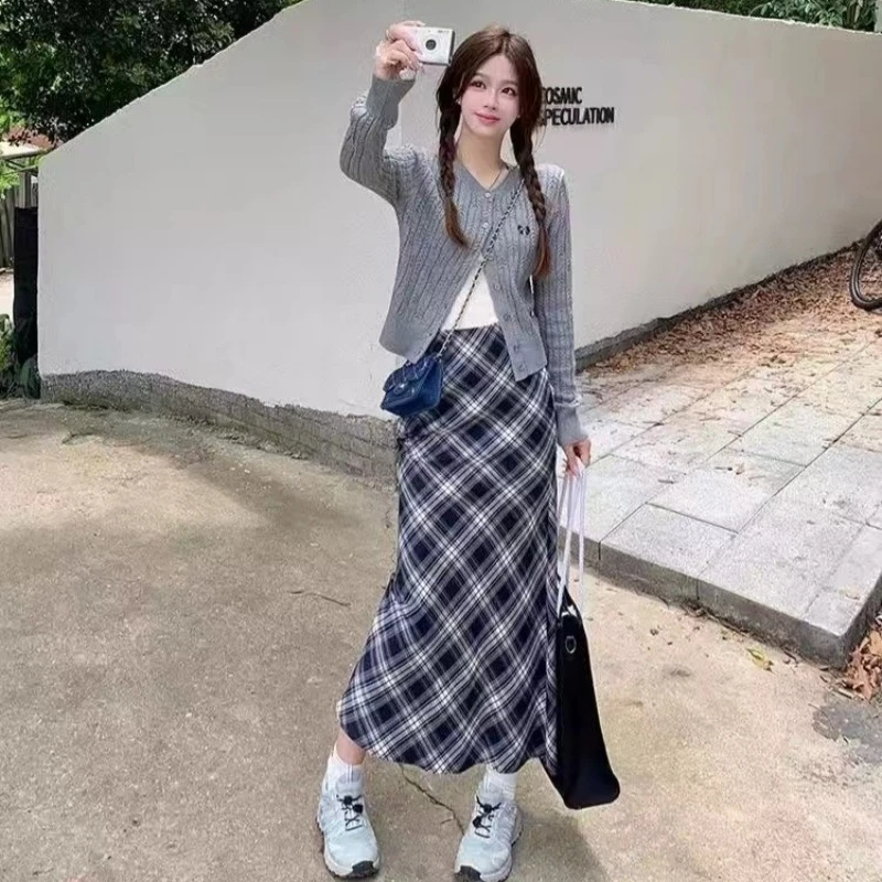 学院风套装女秋季韩系麻花针织开衫吊带背心格纹半身裙时尚三件套