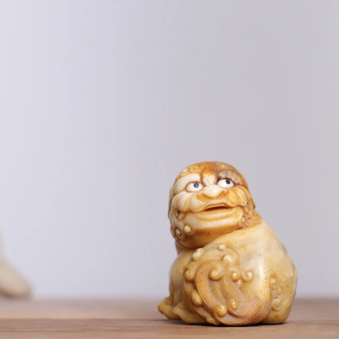 玉狮子 鹿角雕刻 方颜作品 纯手工 手把件 摆件