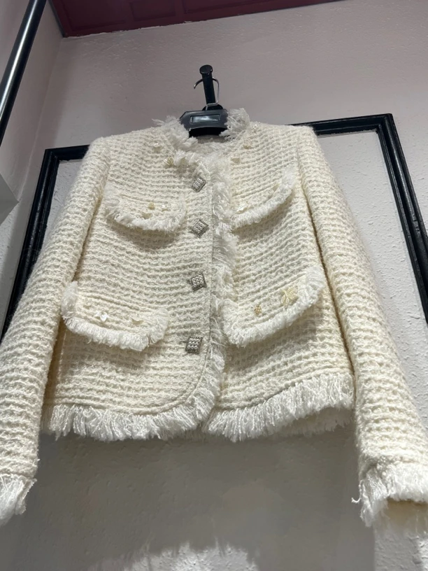 白色重工羊毛小香外套