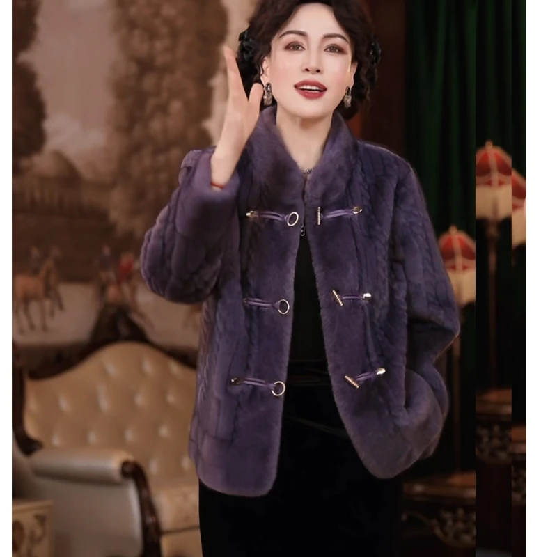 2024新款时尚妈妈秋冬装加厚保暖外套中年人高贵短款仿貂绒上衣女