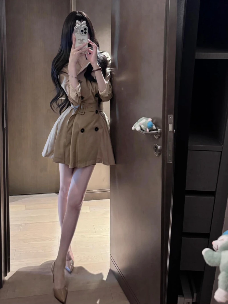 卡其色风衣连衣裙女秋季裙子双排扣收腰设计感a字短裙