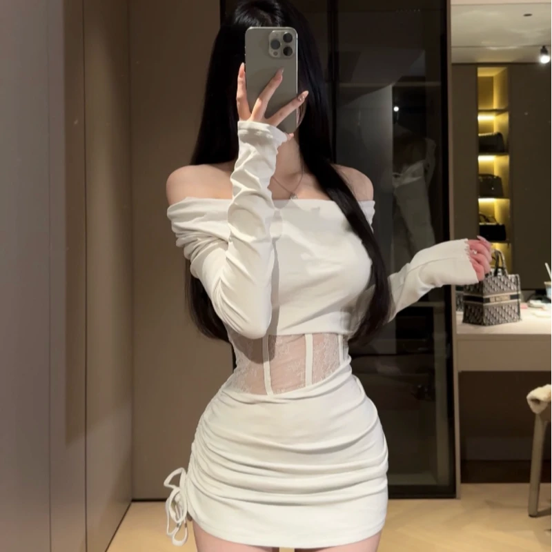 冬日气质显瘦小蛮腰镂空设计感内搭短裙荡领抓绒鱼骨蕾丝连衣裙女