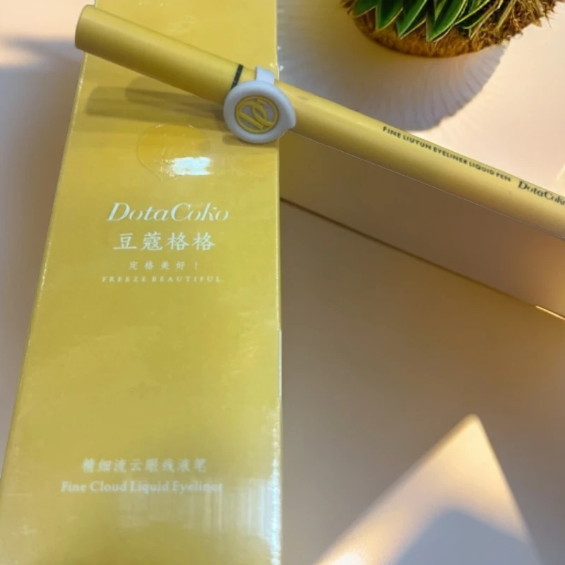 精细流云紧致温和清透滋润轻透丝滑水润精粹眼线液笔