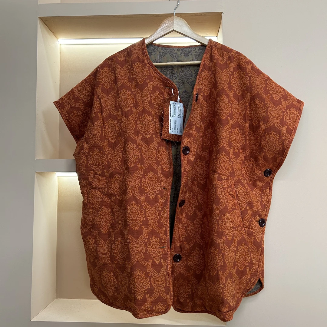 【笑当家】休闲中式双层纱圆领长袖小马甲复古时尚多功能盖毯棕色