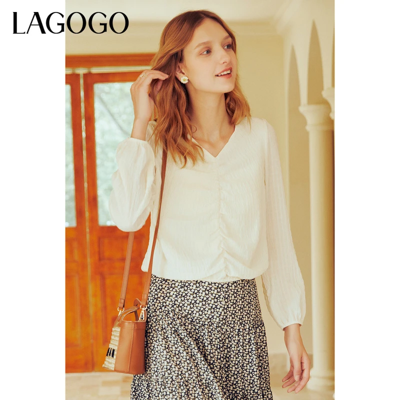 Lagogo新款V领泡泡袖褶皱上衣女LCSS538A15气质