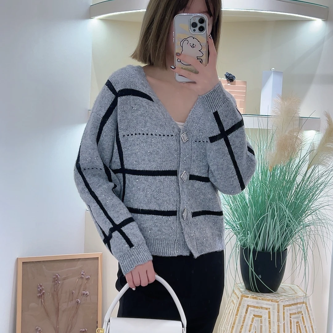 Lagogo/拉谷谷LAGOGO拉谷谷专柜同款遮肉显瘦时尚百搭针织开衫款