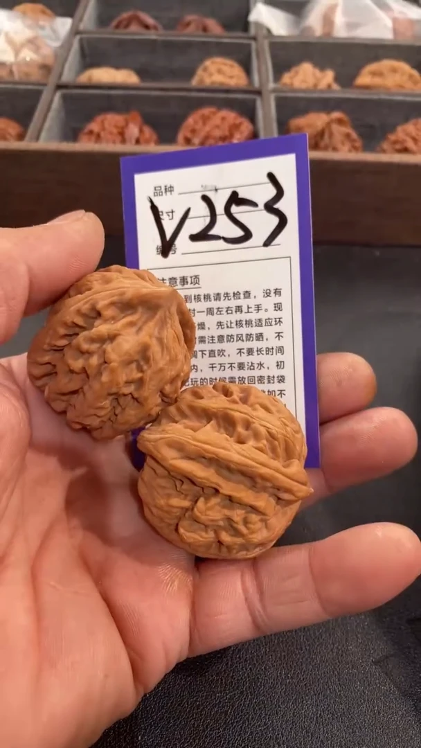 【闪购商品】文玩核桃吊坠43红锦鲤