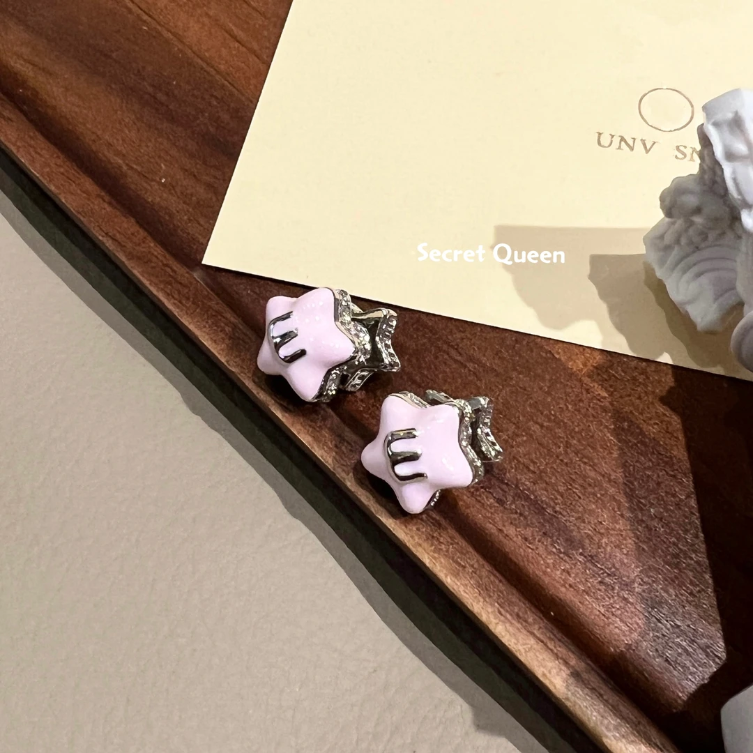 铜合金耳饰 小众设计粉色珐琅字母m星星耳钉AX072