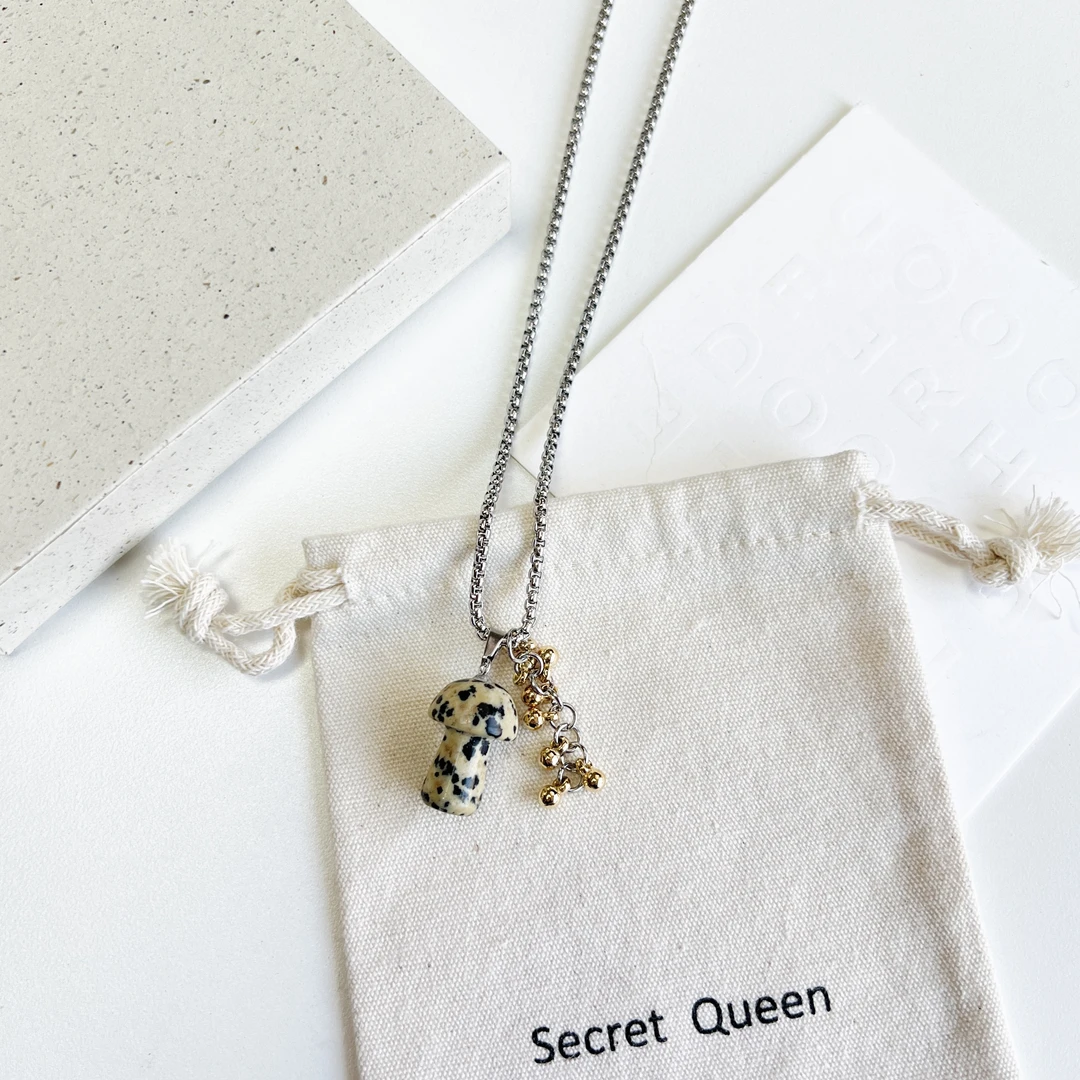 钛钢项链 小众设计雅丹亚克力斑点蘑菇项链毛衣链C135