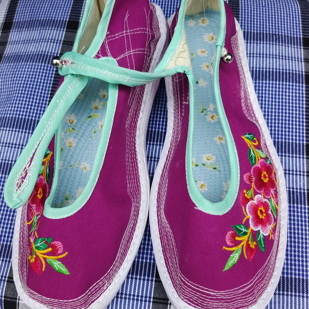 少数民族复古手工胶底女款花布鞋