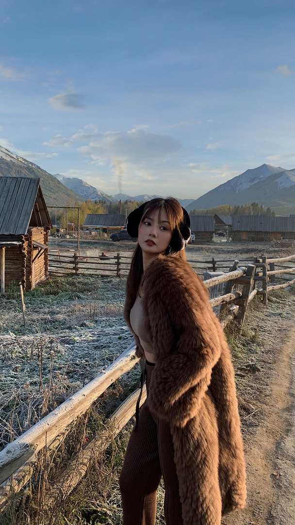 妍小爷原创设计师《北欧物语》2023新款狐狸毛外套中长款大衣女海宁